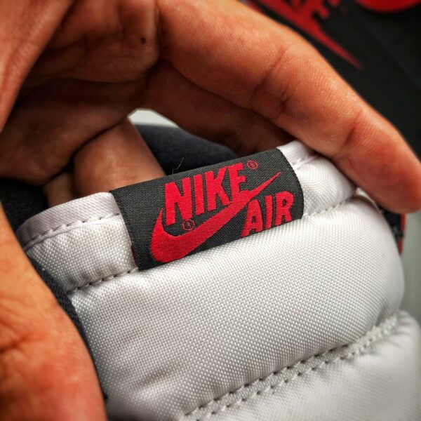 RÉPLICA AIR JORDAN 1 RETRO HIGH OG 'SMOKE GREY' - Imagen 4