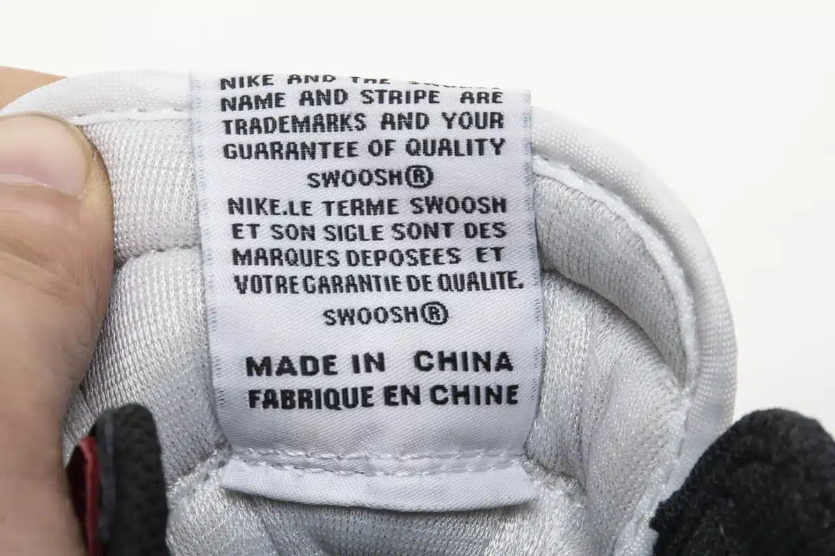 RÉPLICA AIR JORDAN 1 RETRO HIGH 'SATIN BLACK TOE' - Imagen 3