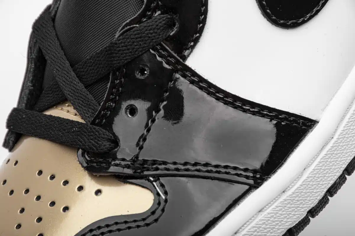 RÉPLICA AIR JORDAN 1 RETRO HIGH OG NRG 'GOLD TOP 3' - Imagen 2