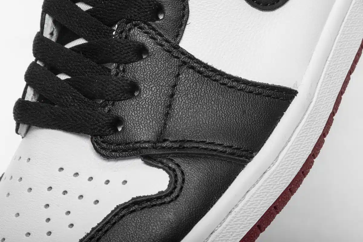 RÉPLICA AIR JORDAN 1 RETRO HIGH 'SATIN BLACK TOE' - Imagen 6