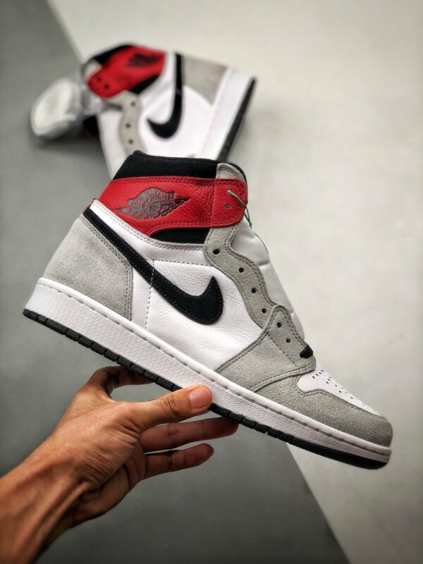 RÉPLICA AIR JORDAN 1 RETRO HIGH OG 'SMOKE GREY' - Imagen 2