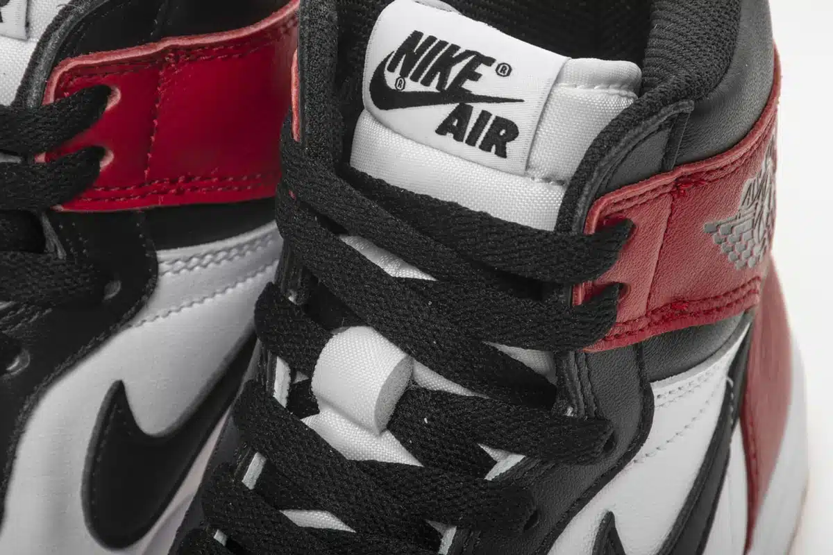 RÉPLICA AIR JORDAN 1 RETRO HIGH 'SATIN BLACK TOE' - Imagen 5