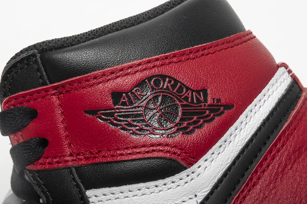 RÉPLICA AIR JORDAN 1 RETRO HIGH 'SATIN BLACK TOE' - Imagen 7