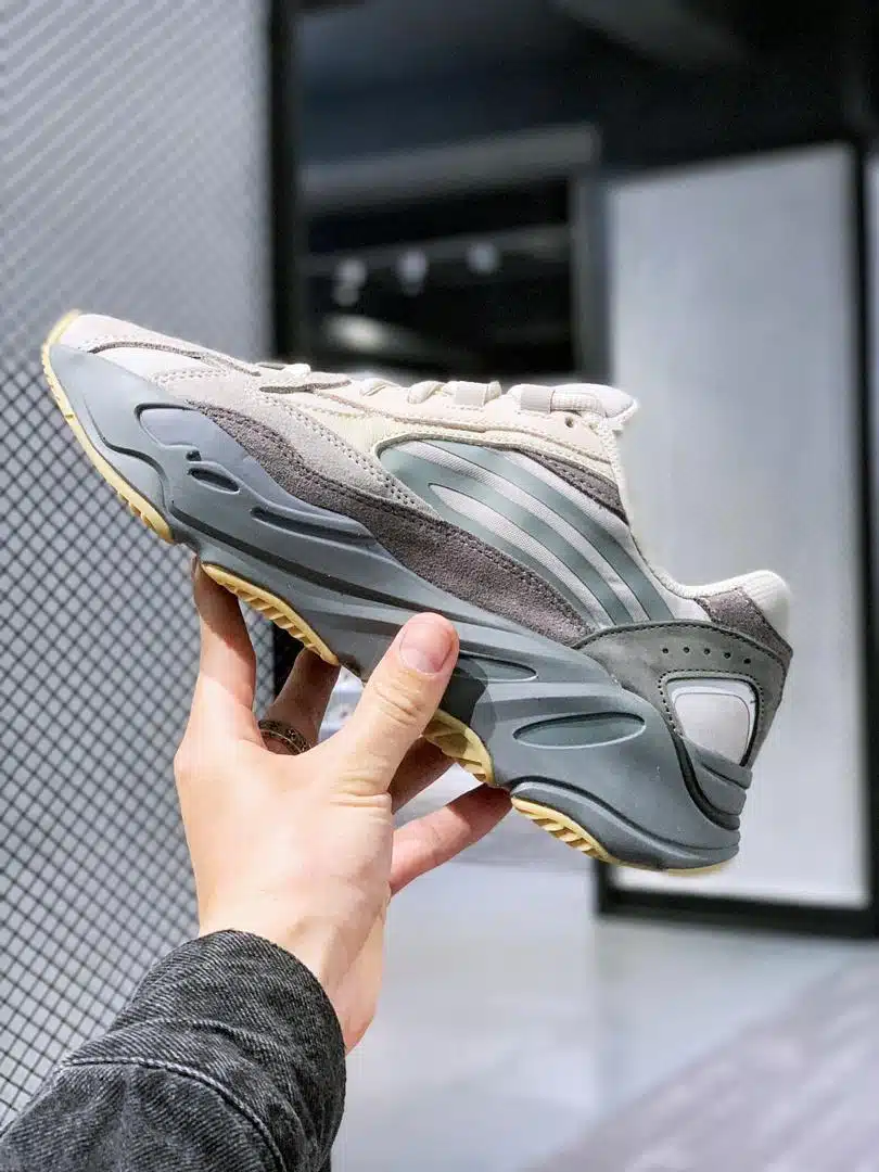 RÉPLICA ADIDAS YEEZY BOOST 700 V2 ‘TEPHRA’ - Imagen 6