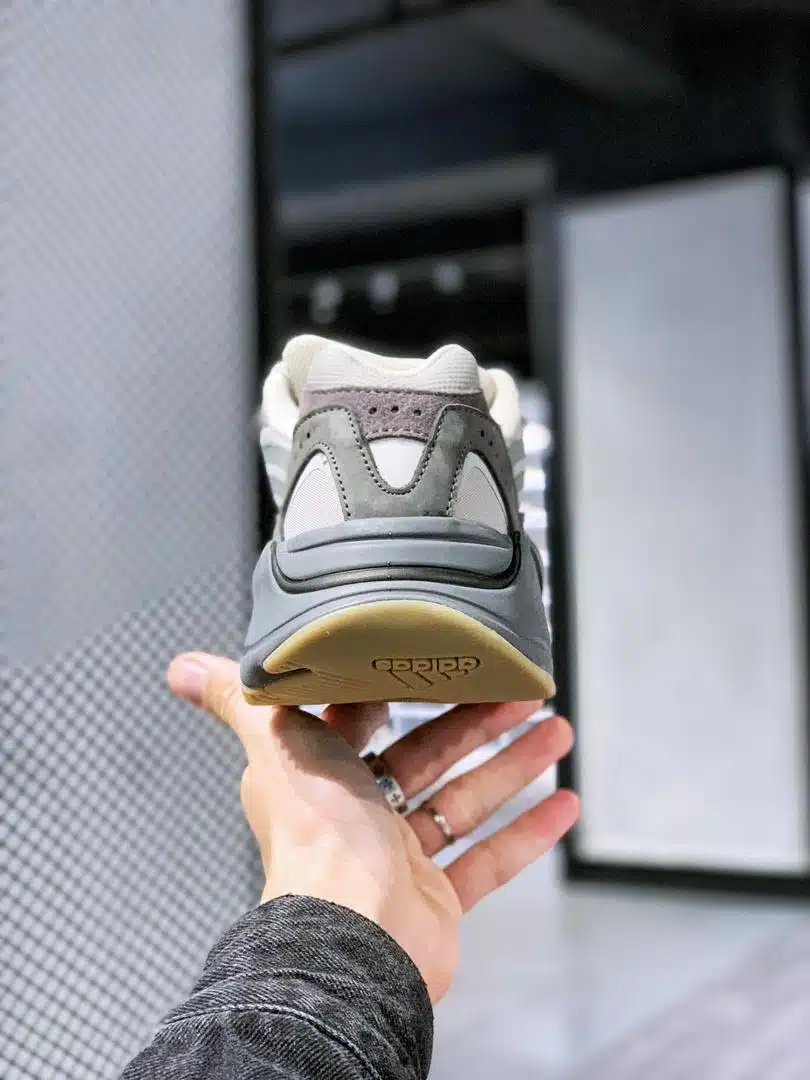 RÉPLICA ADIDAS YEEZY BOOST 700 V2 ‘TEPHRA’ - Imagen 4
