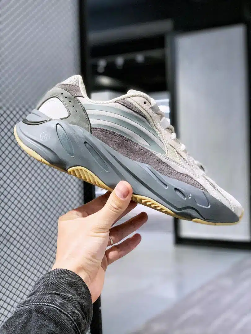 RÉPLICA ADIDAS YEEZY BOOST 700 V2 ‘TEPHRA’ - Imagen 8