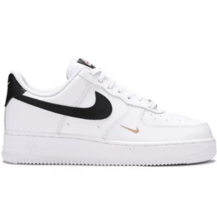 RÉPLICA AIR FORCE 1 '07 ESSENTIAL 'WHITE BLACK