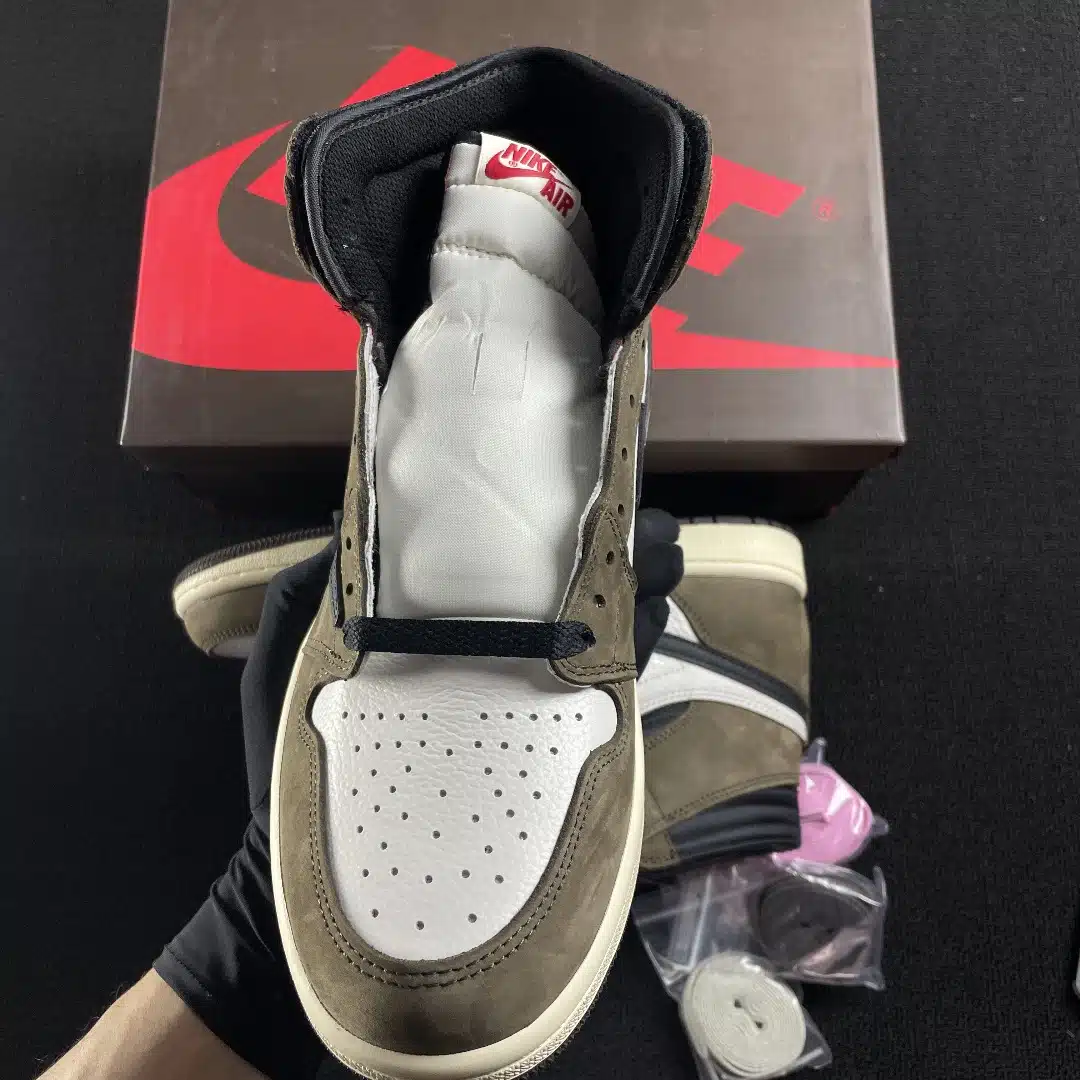 RÉPLICA AIR JORDAN RETRO 1 TRAVIS SCOTT - Imagen 5