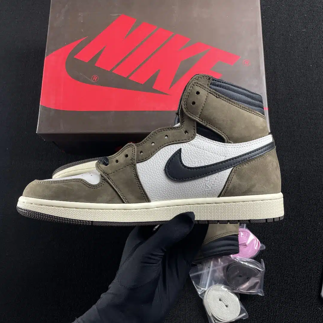 RÉPLICA AIR JORDAN RETRO 1 TRAVIS SCOTT - Imagen 4
