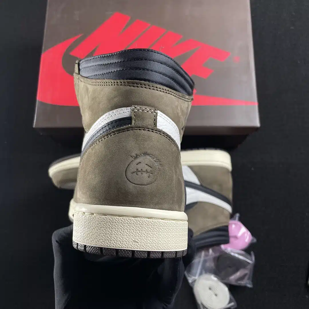 RÉPLICA AIR JORDAN RETRO 1 TRAVIS SCOTT - Imagen 2