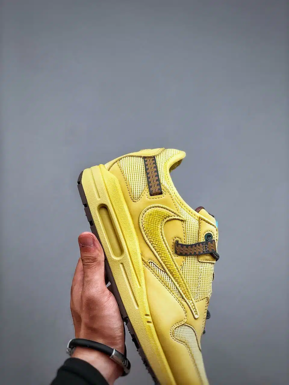 RÉPLICA AIR MAX 1 TRAVIS SCOTT CACTUS JACK SATURN 'ORO' - Imagen 5
