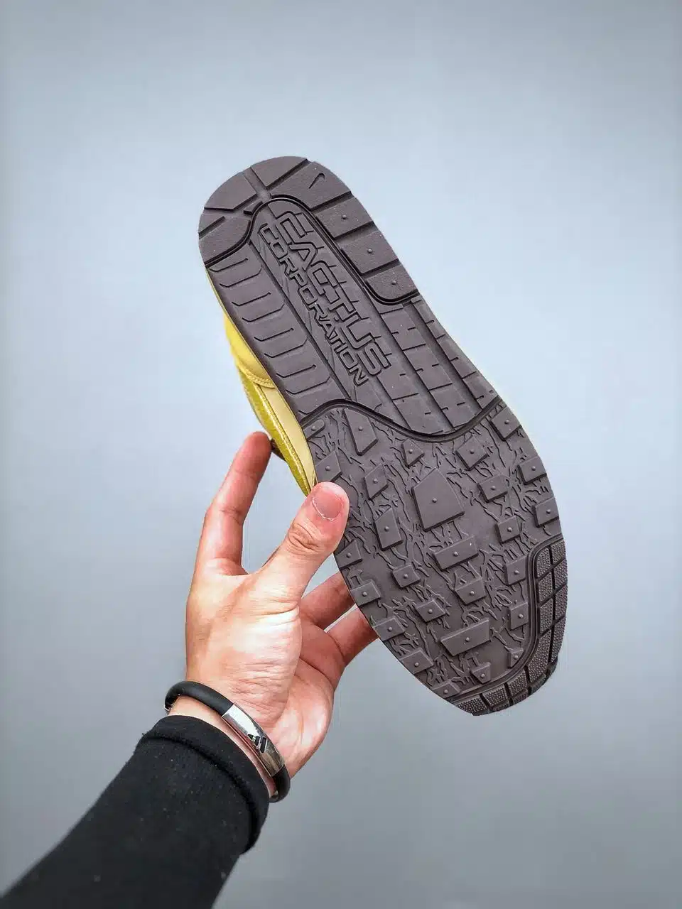 RÉPLICA AIR MAX 1 TRAVIS SCOTT CACTUS JACK SATURN 'ORO' - Imagen 3