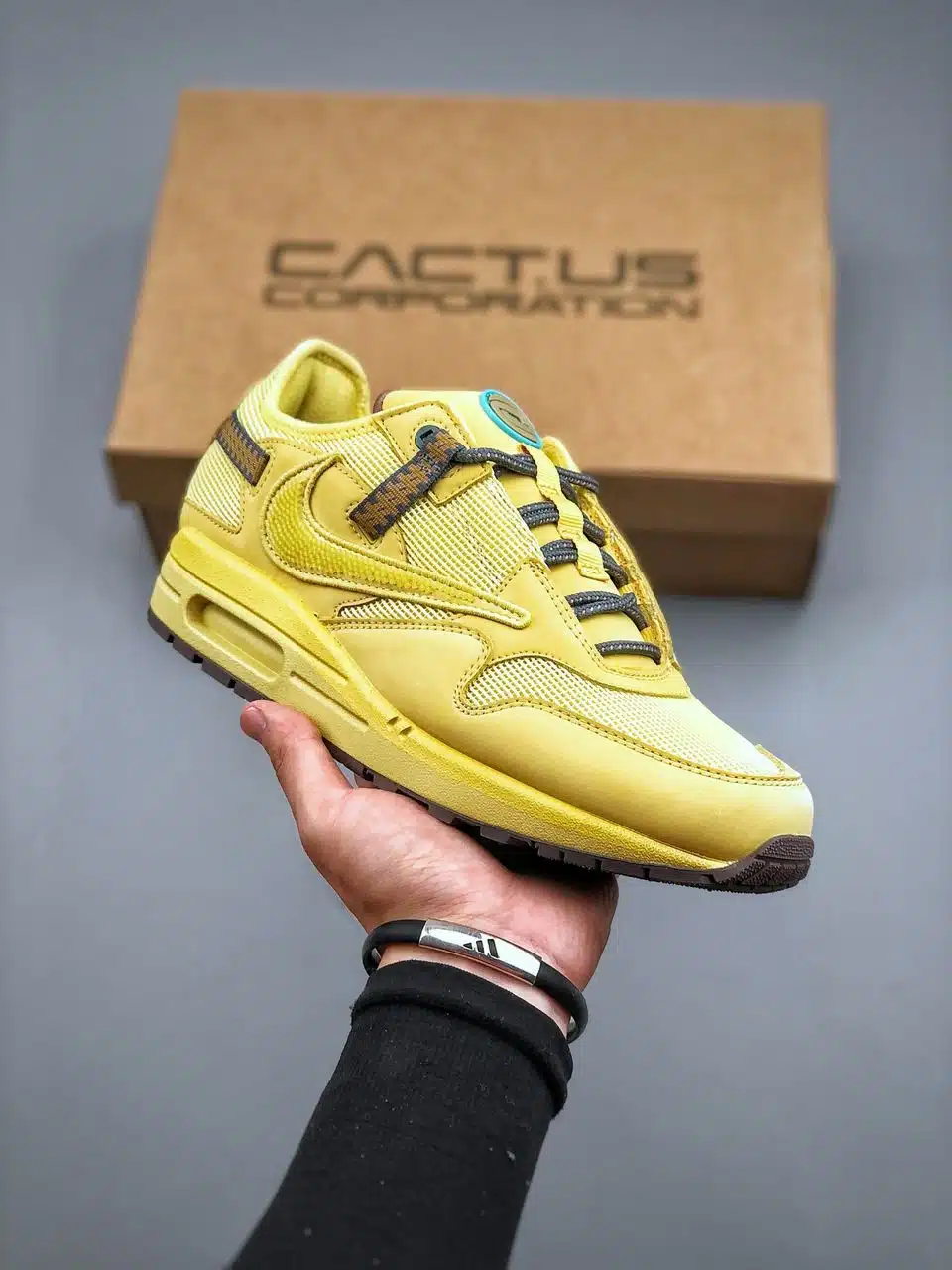 RÉPLICA AIR MAX 1 TRAVIS SCOTT CACTUS JACK SATURN 'ORO' - Imagen 10