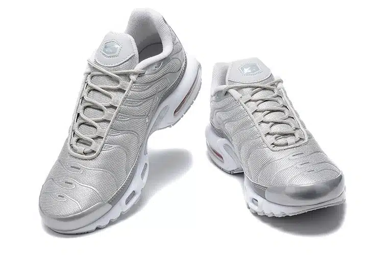 RÉPLICA AIR MAX PLUS 'SILVER GREY' - Imagen 3