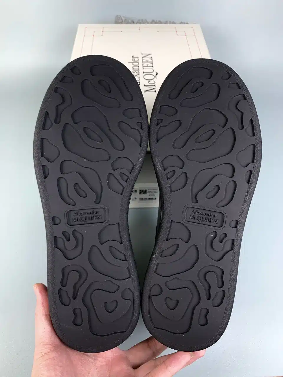 RÉPLICA ALEXANDER MCQUEEN OVERSIZED NEGRAS - Imagen 3