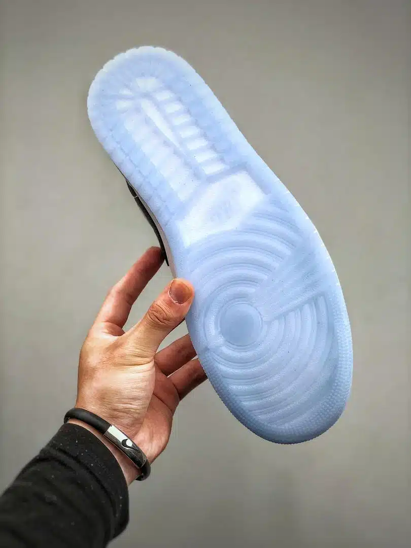 RÉPLICA JORDAN 1 MID 'ICE BLUE' - Imagen 3