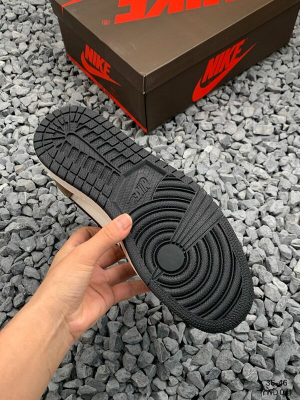 RÉPLICA JORDAN 1 RETRO LOW 'MOCHA' - Imagen 5