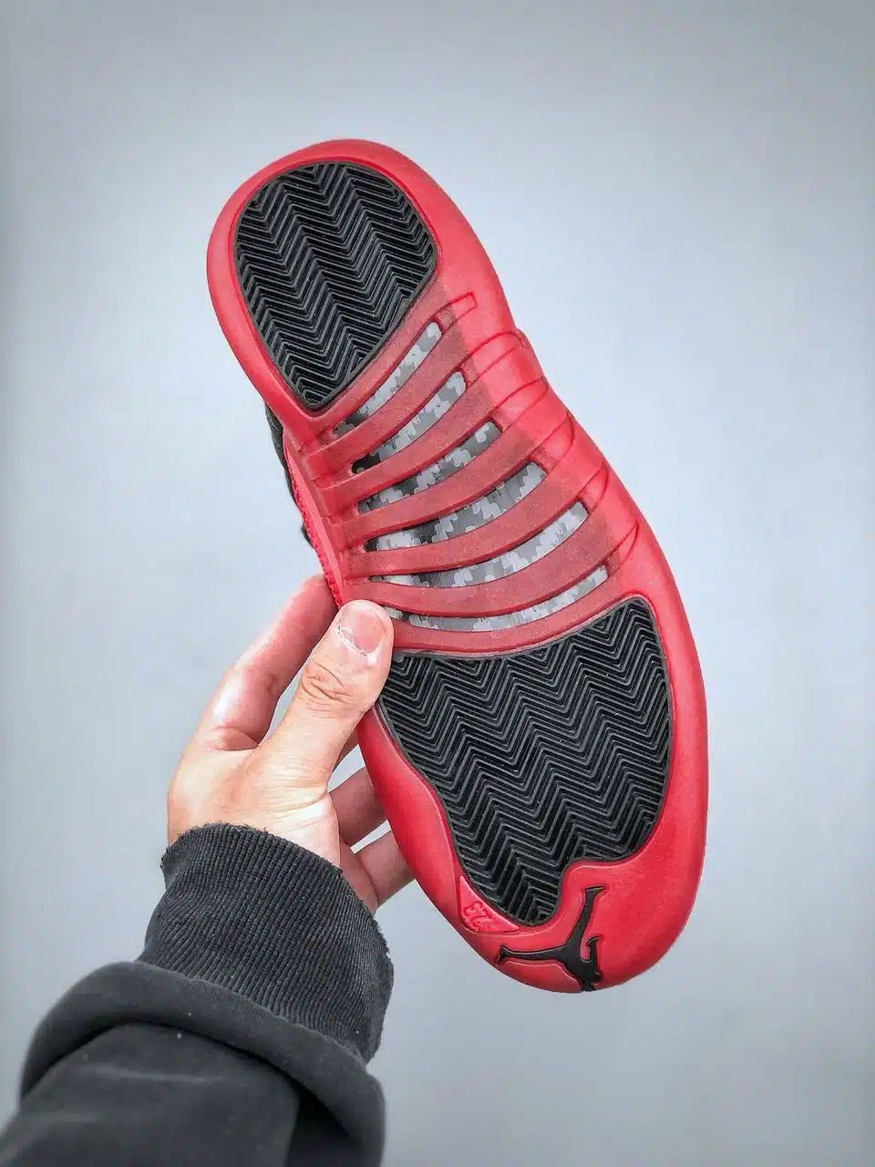 RÉPLICA JORDAN 12 RETRO 'FLU GAME' (2025) - Imagen 3