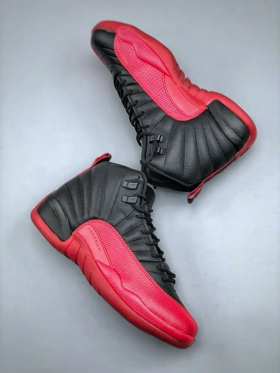 RÉPLICA JORDAN 12 RETRO 'FLU GAME' (2025) - Imagen 2
