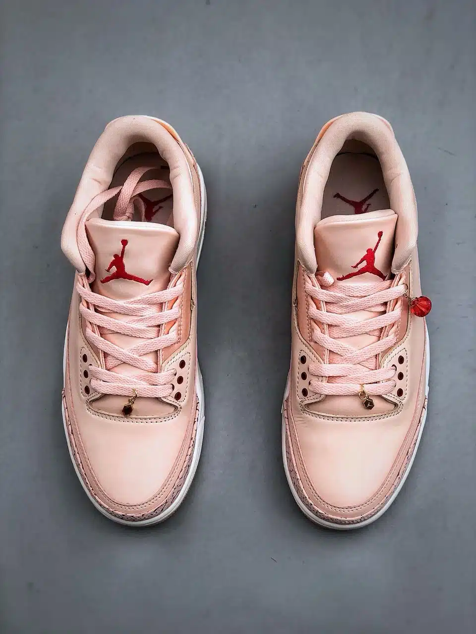 REPLICA JORDAN 3 RETRO 'VALENTINE'S DAY TREAT YOURSELF' (2025) - Imagen 6