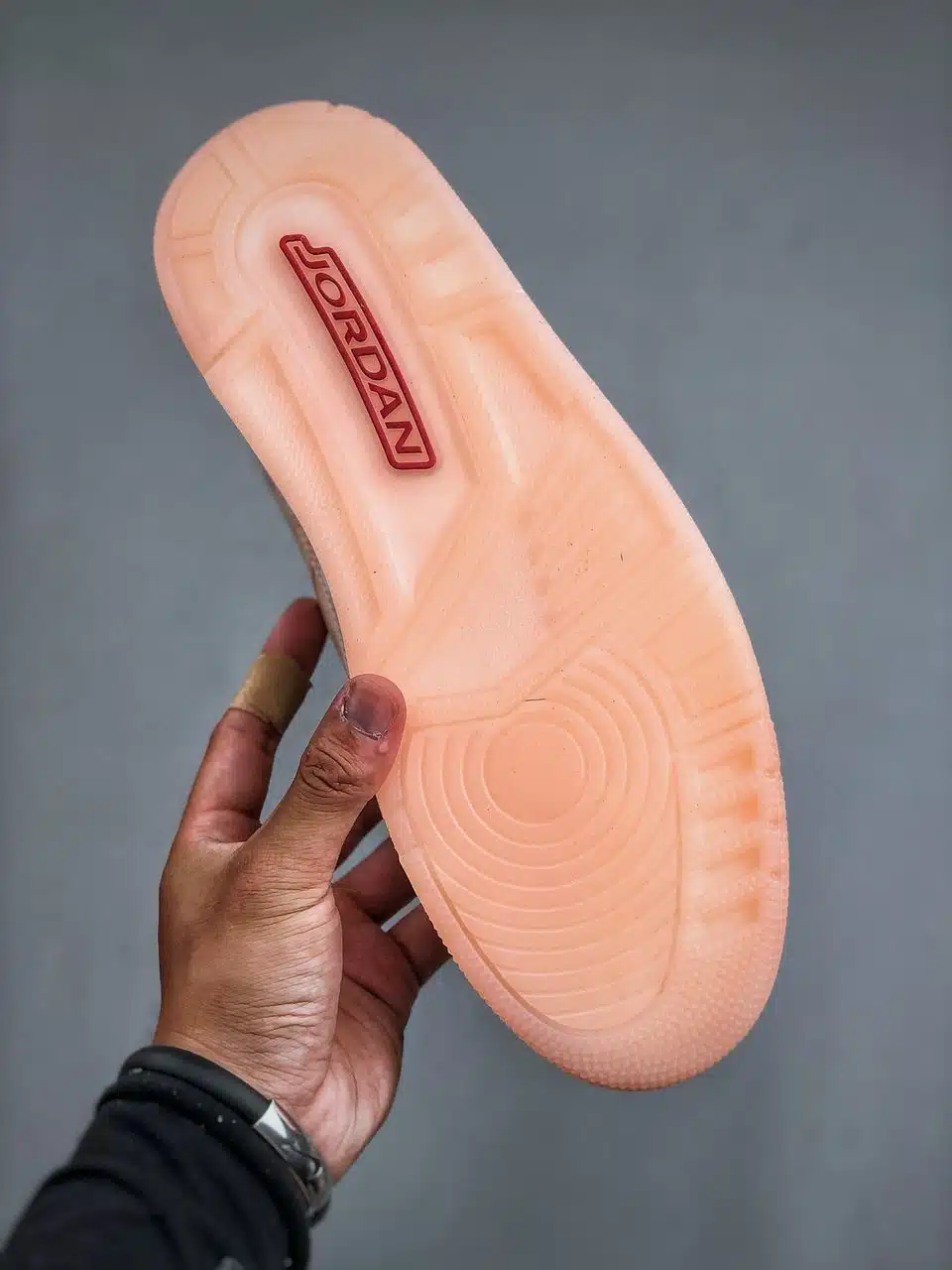 REPLICA JORDAN 3 RETRO 'VALENTINE'S DAY TREAT YOURSELF' (2025) - Imagen 3