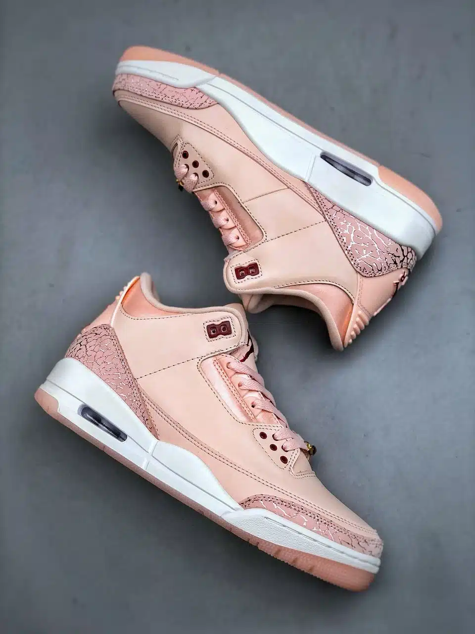 REPLICA JORDAN 3 RETRO 'VALENTINE'S DAY TREAT YOURSELF' (2025) - Imagen 2