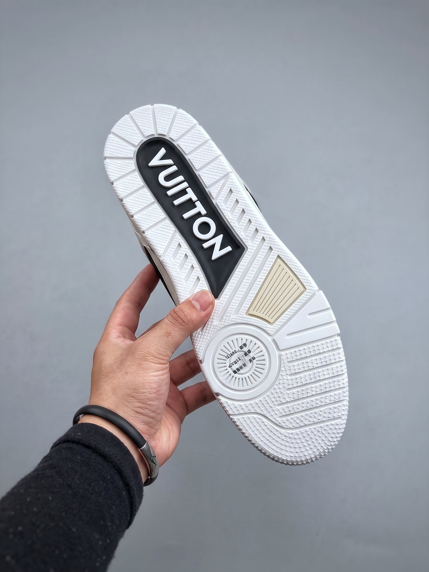 LOUIS VUITTON LV TRAINER 'CREAM BLACK' - Imagen 3