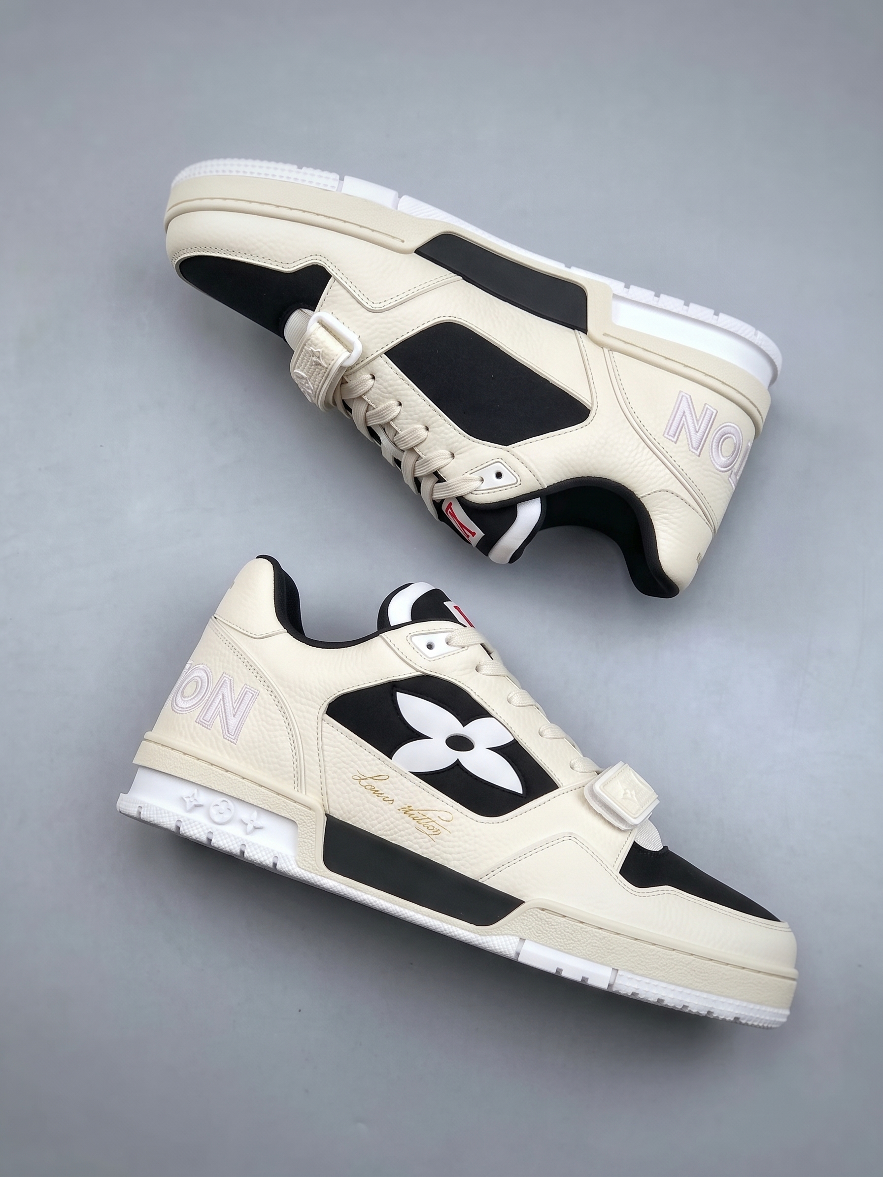LOUIS VUITTON LV TRAINER 'CREAM BLACK' - Imagen 2