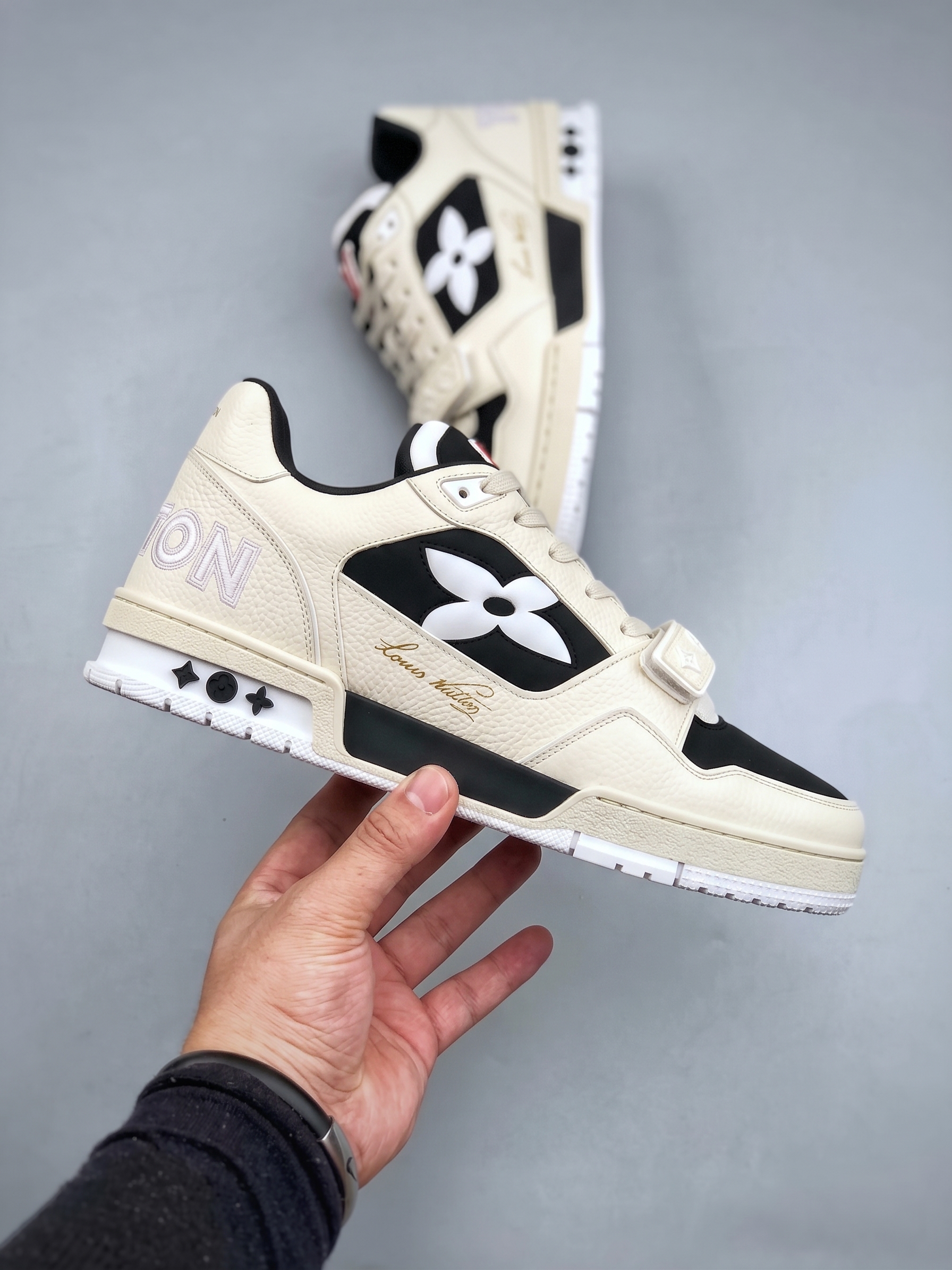 LOUIS VUITTON LV TRAINER 'CREAM BLACK' - Imagen 7