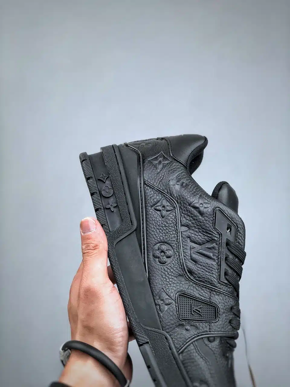 RÉPLICA LOUIS VUITTON TRAINER 'NEGRAS' - Imagen 5