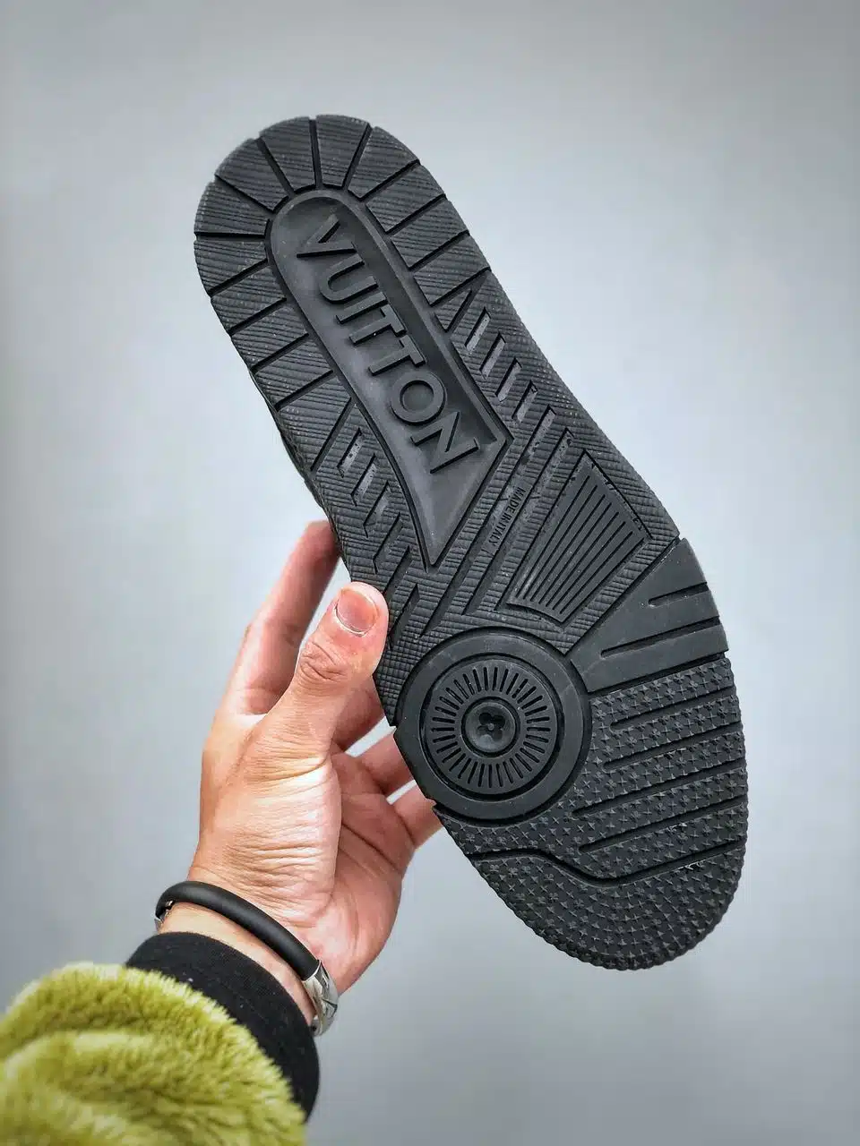 RÉPLICA LOUIS VUITTON TRAINER 'NEGRAS' - Imagen 3