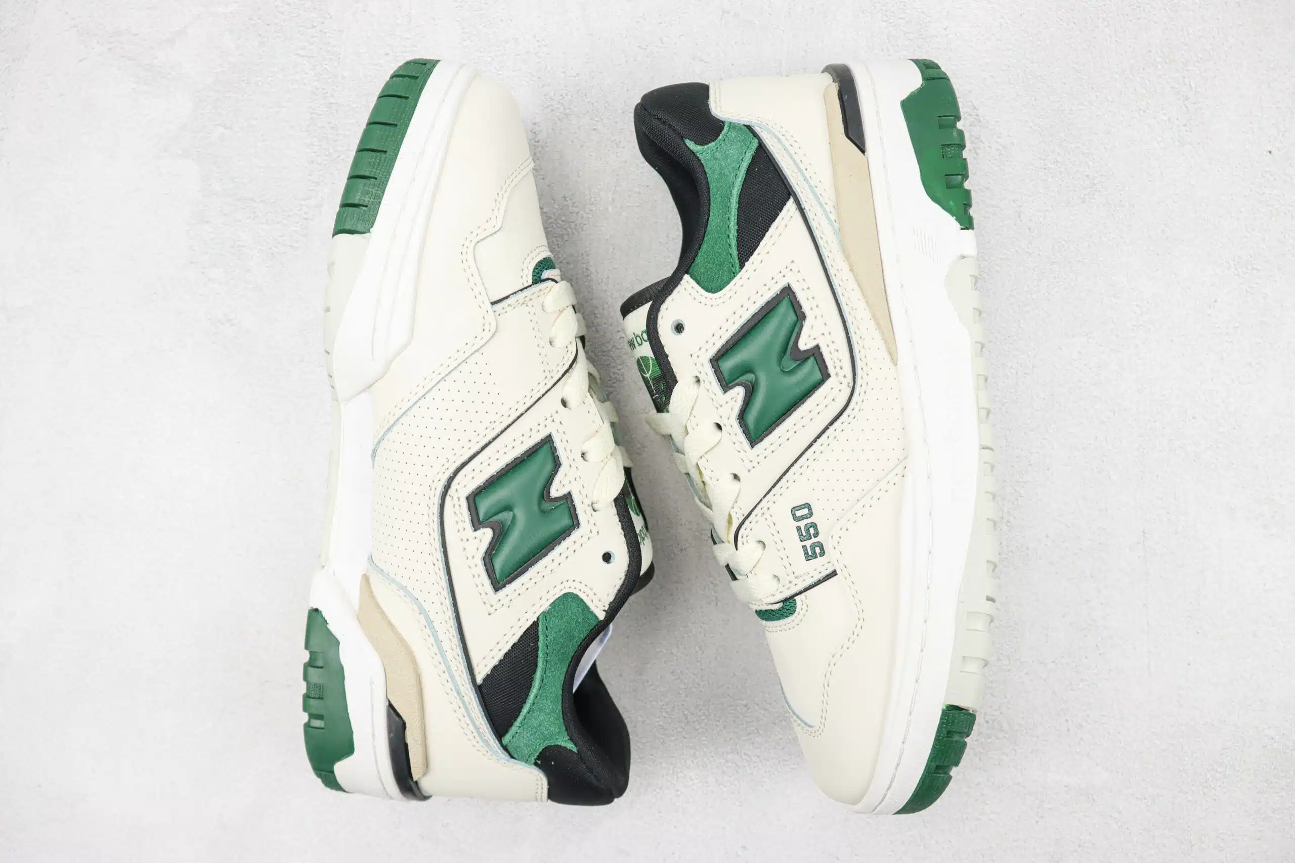 RÉPLICA NEW BALANCE 550 SEA SALT 'PINE GREEN' - Imagen 2