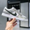 RÉPLICA NIKE DUNK LOW GOLDEN GALS 'METALLIC SILVER' - Imagen 10