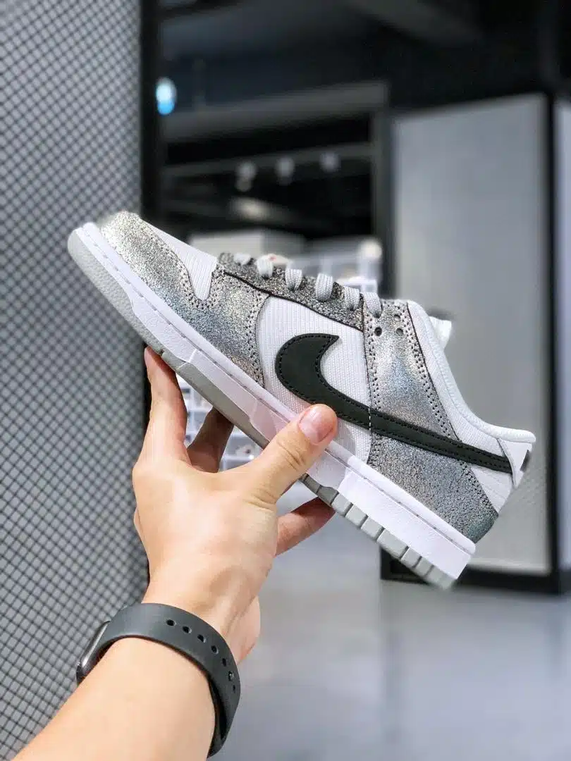 RÉPLICA NIKE DUNK LOW GOLDEN GALS 'METALLIC SILVER' - Imagen 8