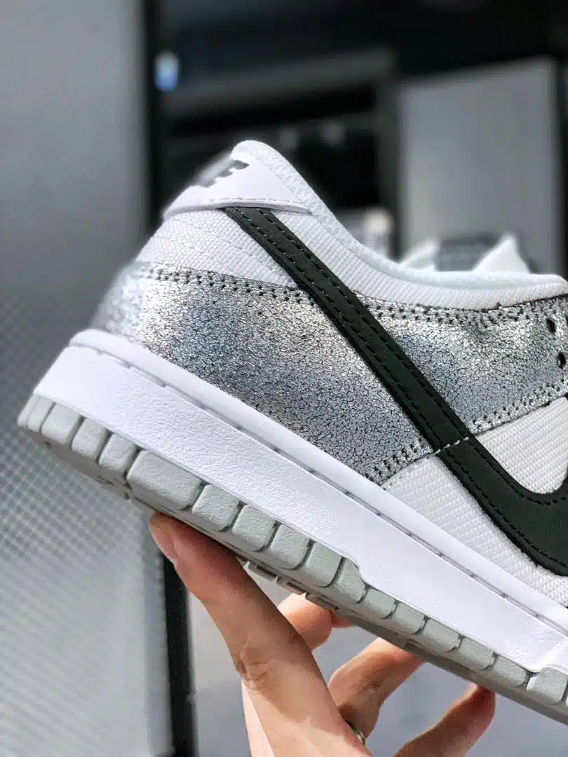 RÉPLICA NIKE DUNK LOW GOLDEN GALS 'METALLIC SILVER' - Imagen 7