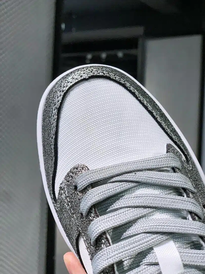 RÉPLICA NIKE DUNK LOW GOLDEN GALS 'METALLIC SILVER' - Imagen 5