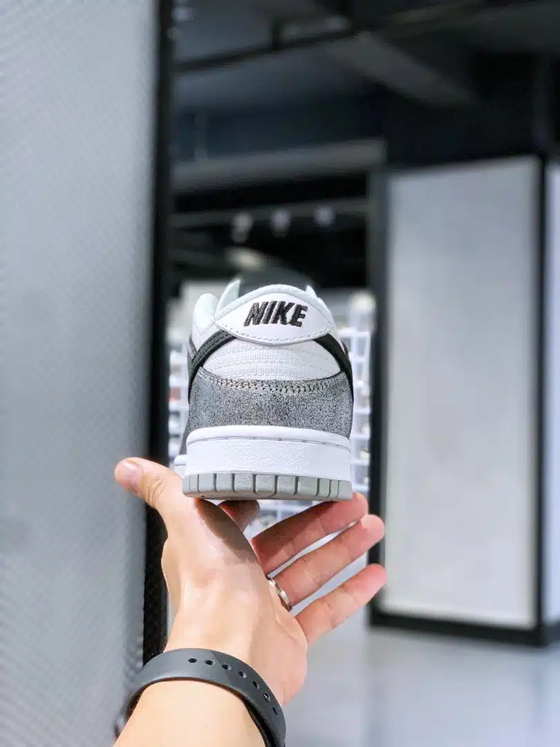 RÉPLICA NIKE DUNK LOW GOLDEN GALS 'METALLIC SILVER' - Imagen 4