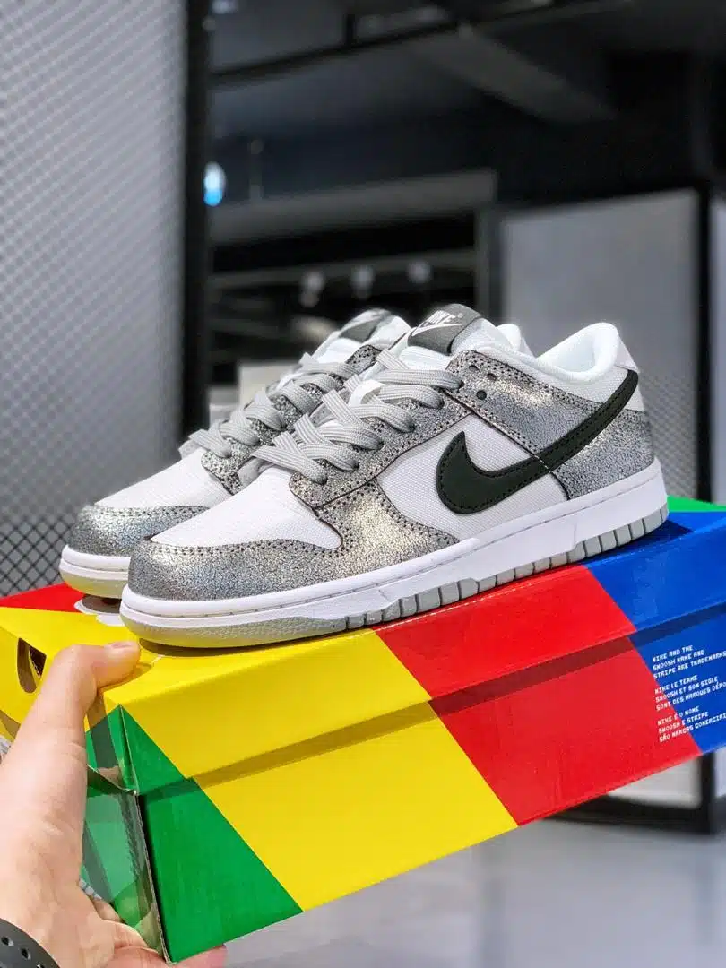 RÉPLICA NIKE DUNK LOW GOLDEN GALS 'METALLIC SILVER' - Imagen 2