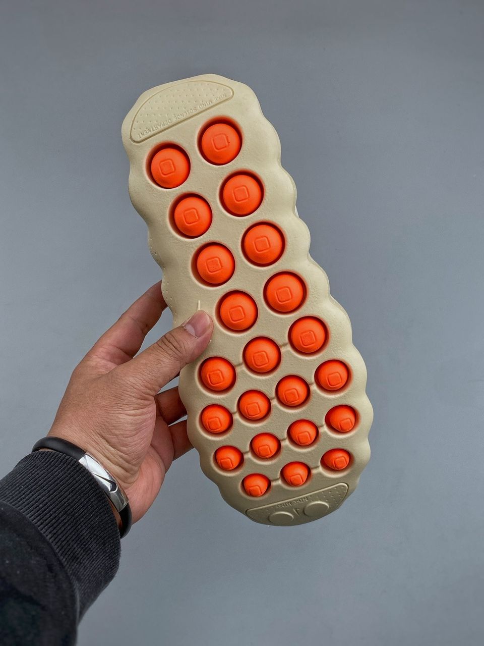 NIKE MIND 002 'LIGHT KHAKI' - Imagen 2