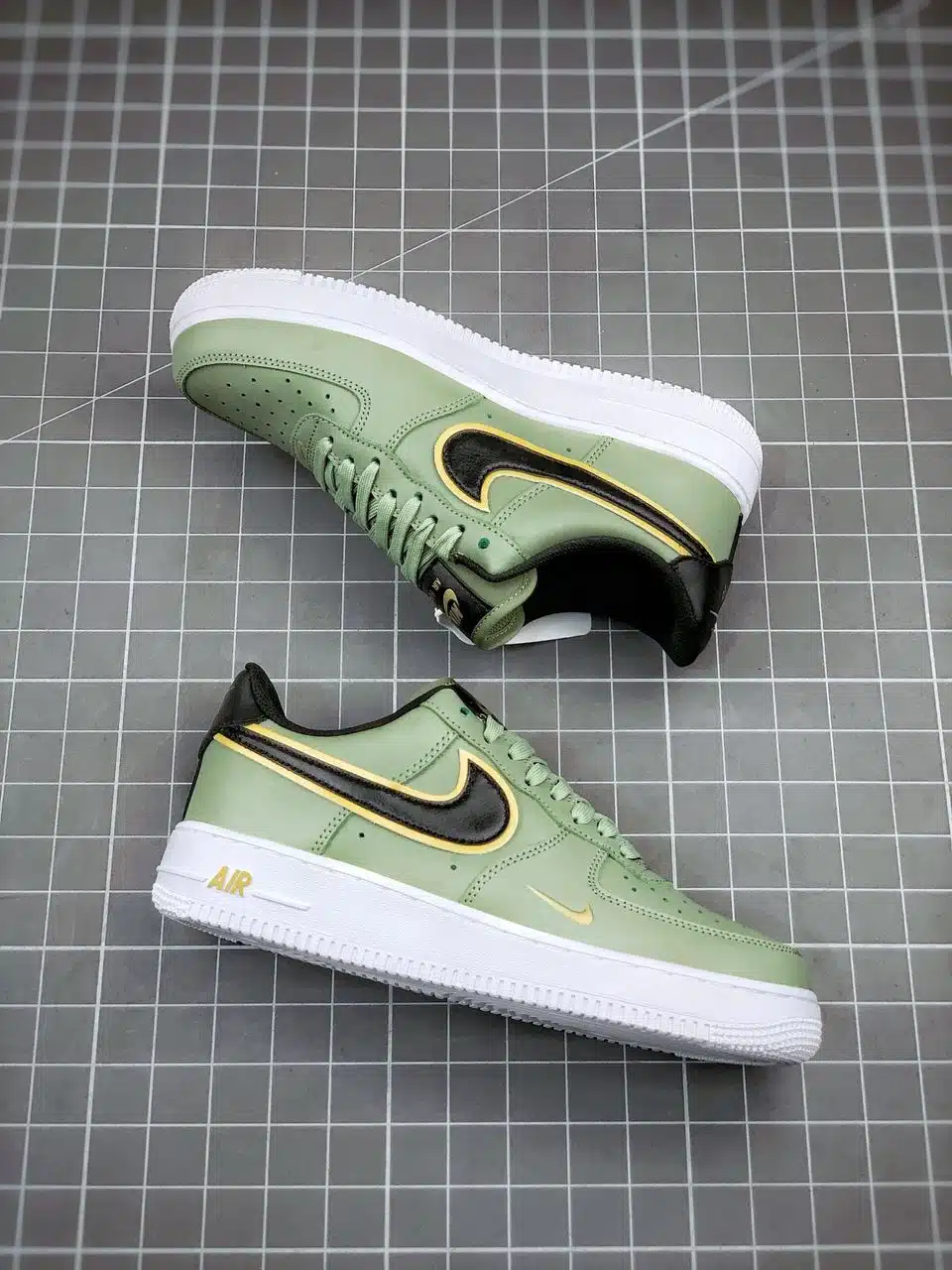 RÉPLICA AIR FORCE 1 LOW '07 LV8 DOUBLE SWOOSH 'OLIVE GOLD BLACK' - Imagen 6