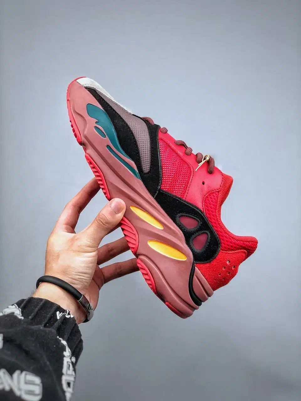 RÉPLICA ADIDAS YEEZY BOOST 700 ‘HI-RES RED’ - Imagen 8