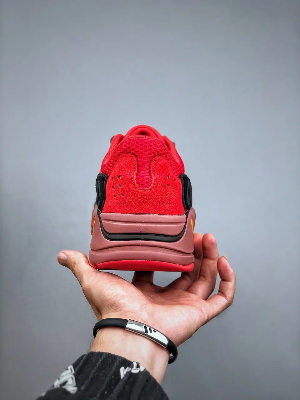 RÉPLICA ADIDAS YEEZY BOOST 700 ‘HI-RES RED’ - Imagen 4