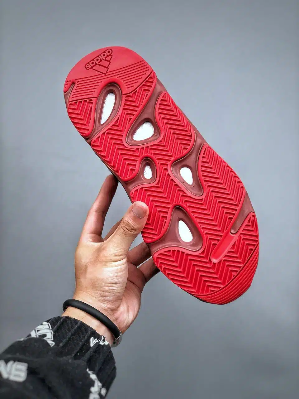 RÉPLICA ADIDAS YEEZY BOOST 700 ‘HI-RES RED’ - Imagen 3