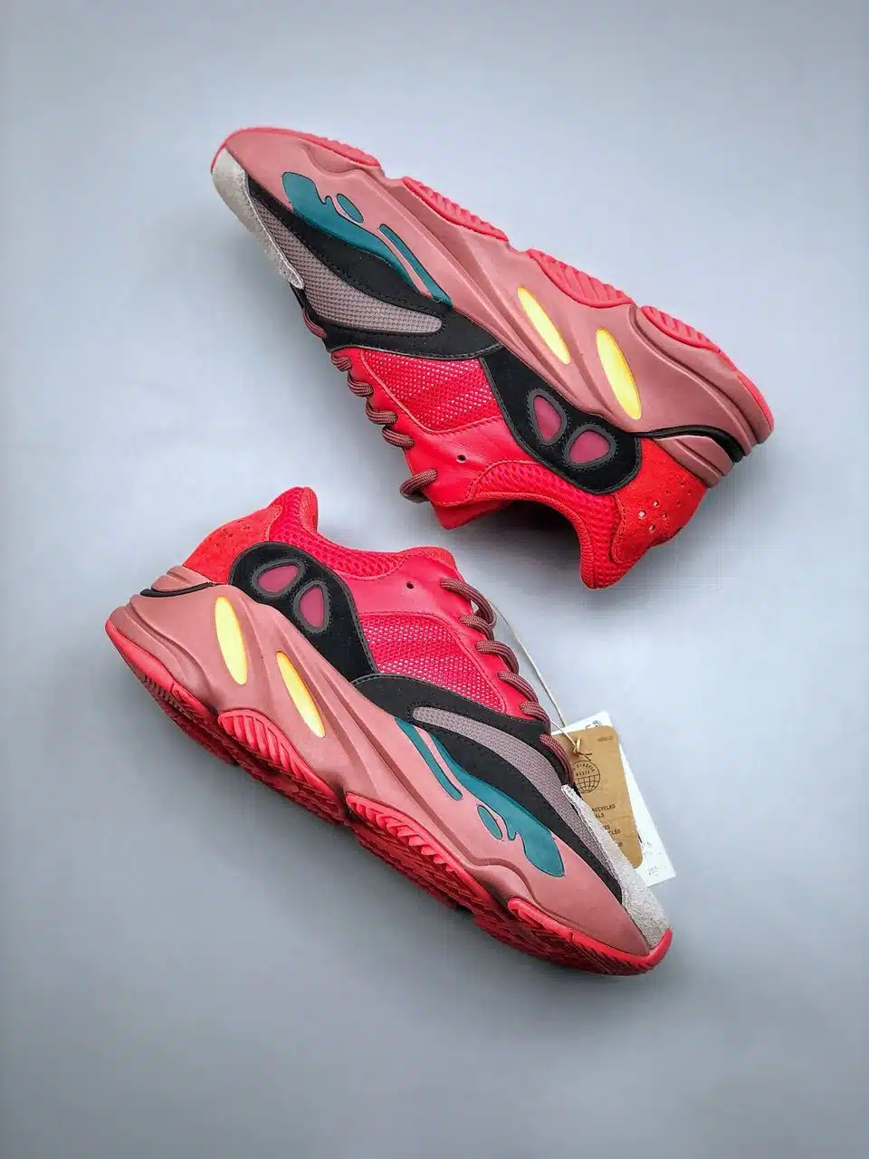 RÉPLICA ADIDAS YEEZY BOOST 700 ‘HI-RES RED’ - Imagen 2