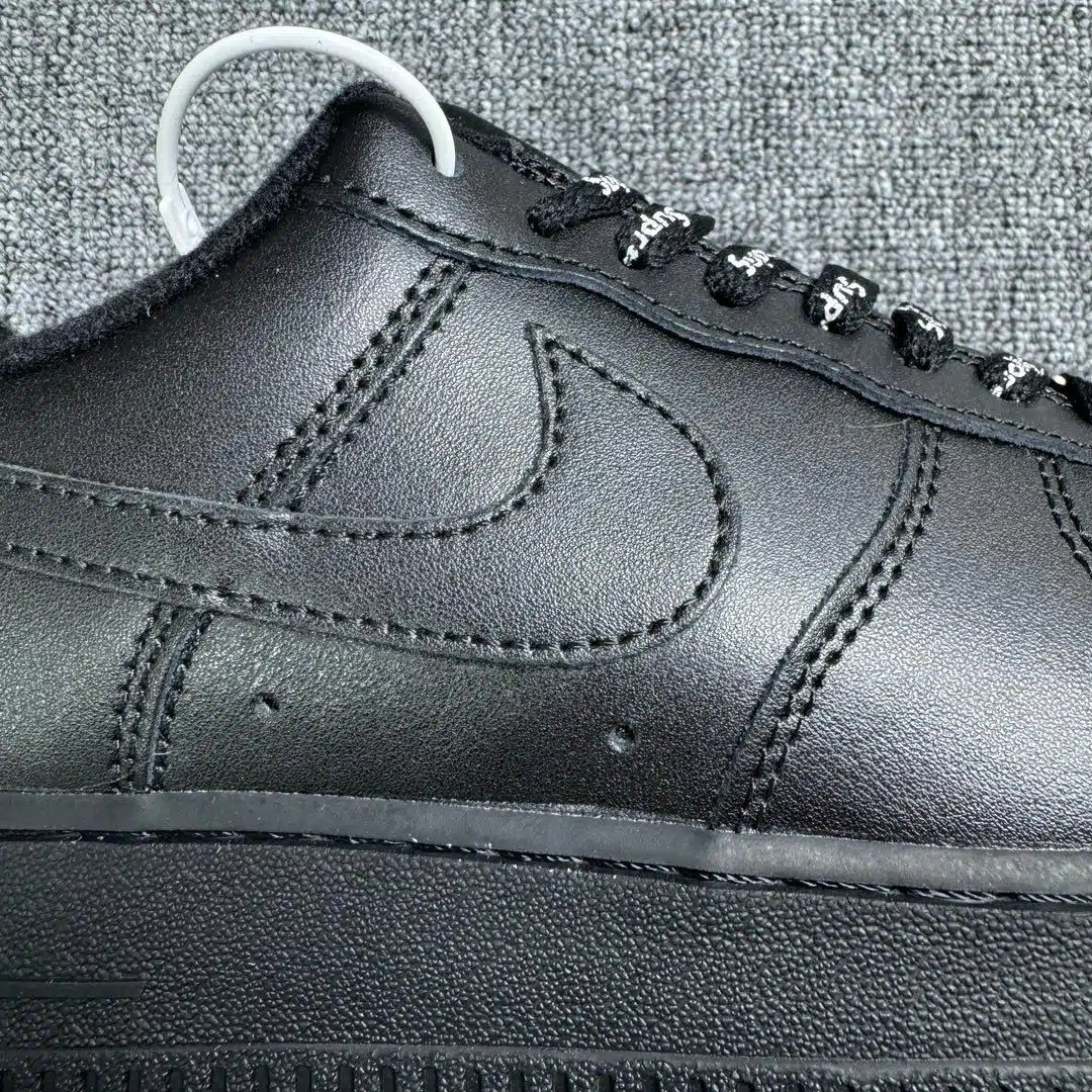 RÉPLICA SUPREME X AIR FORCE 1 LOW 'BOX LOGO - BLACK' - Imagen 2