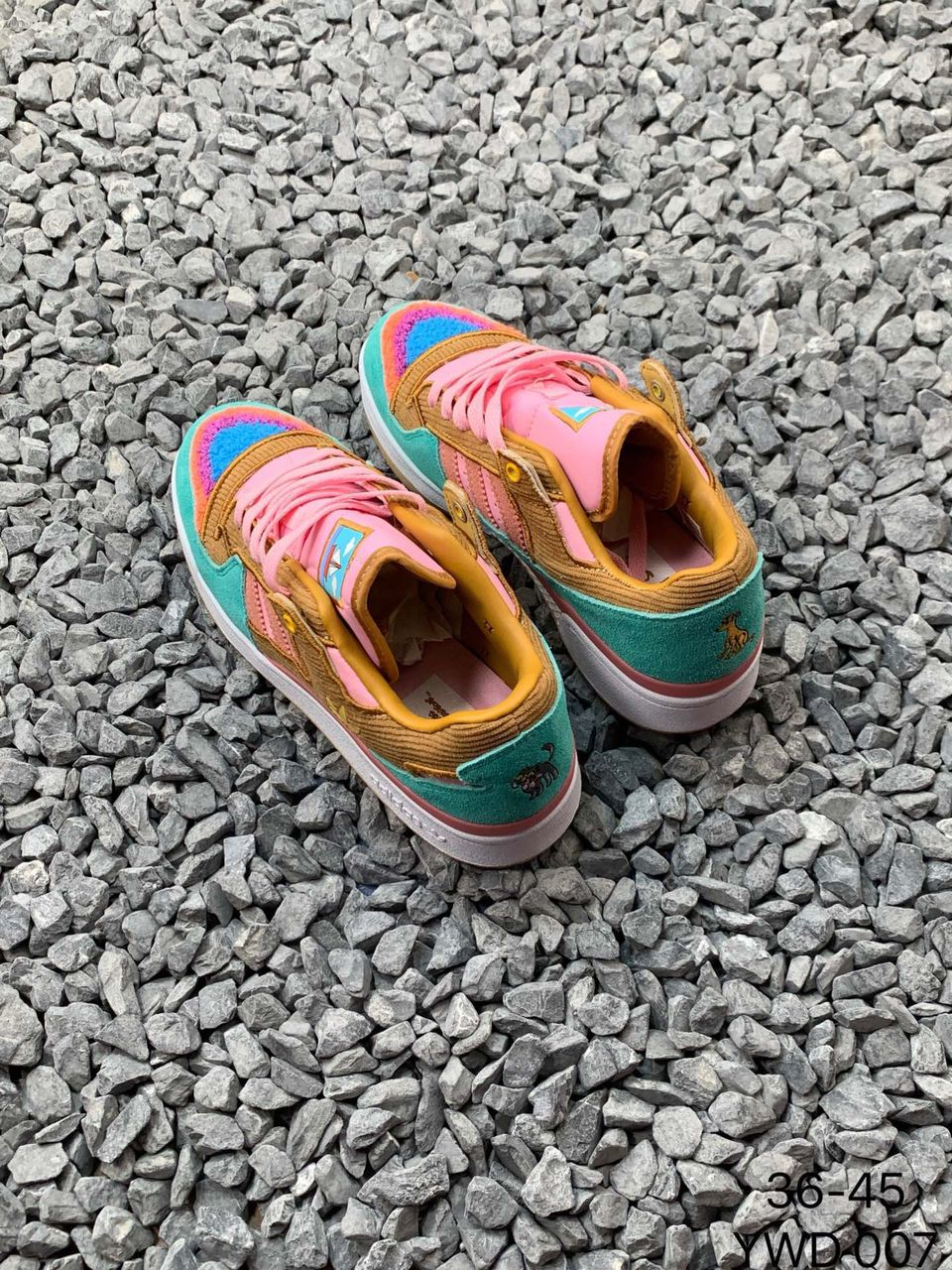 THE SIMPSONS X ADIDAS FORUM LOW ‘LIVING ROOM’ - Imagen 3