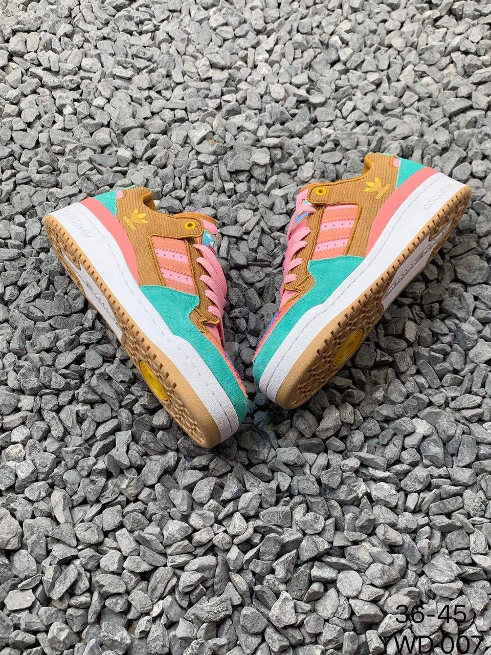 THE SIMPSONS X ADIDAS FORUM LOW ‘LIVING ROOM’ - Imagen 2