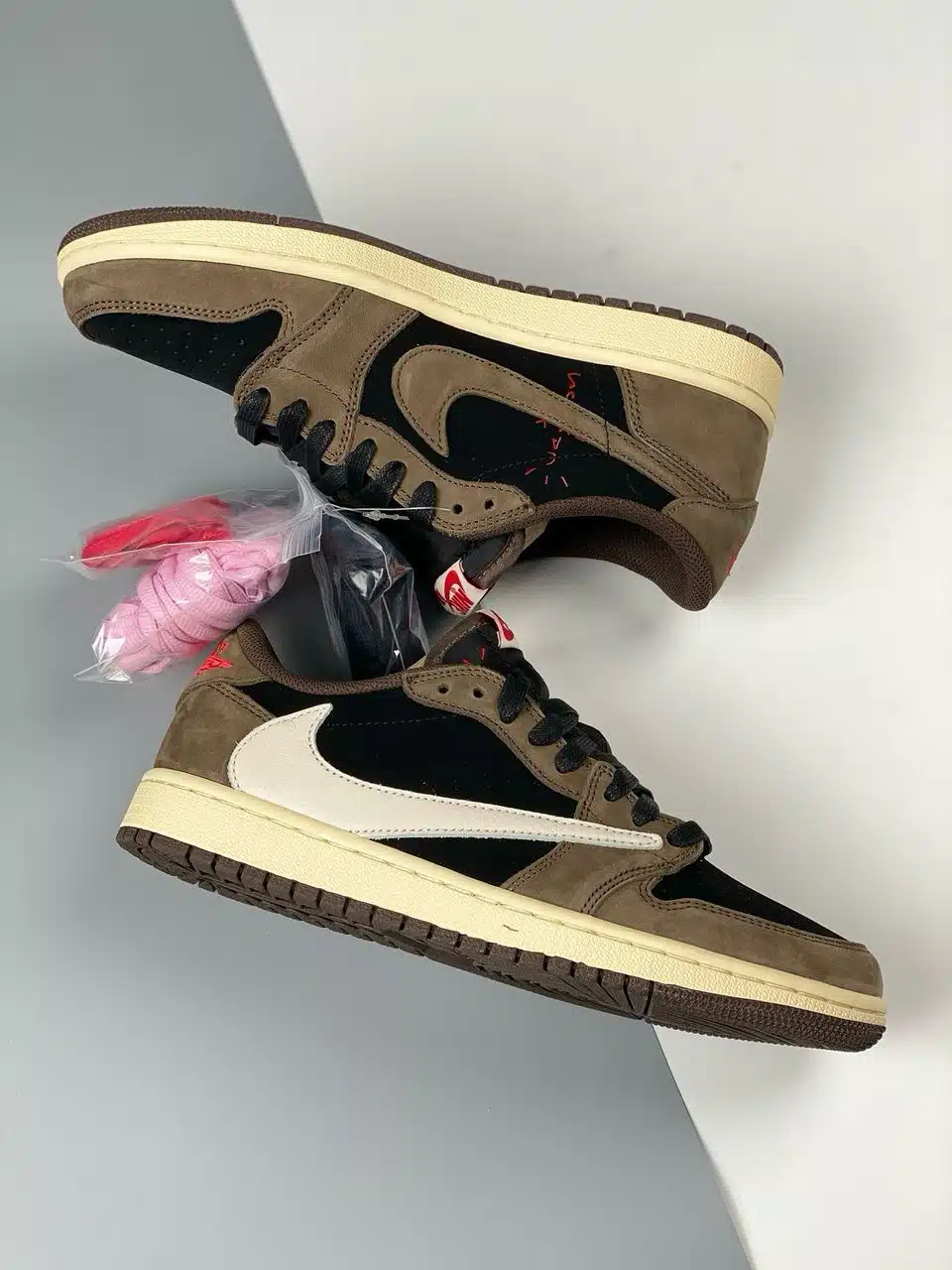 RÉPLICA TRAVIS SCOTT X AIR JORDAN 1 LOW 'MOCHA' - Imagen 6
