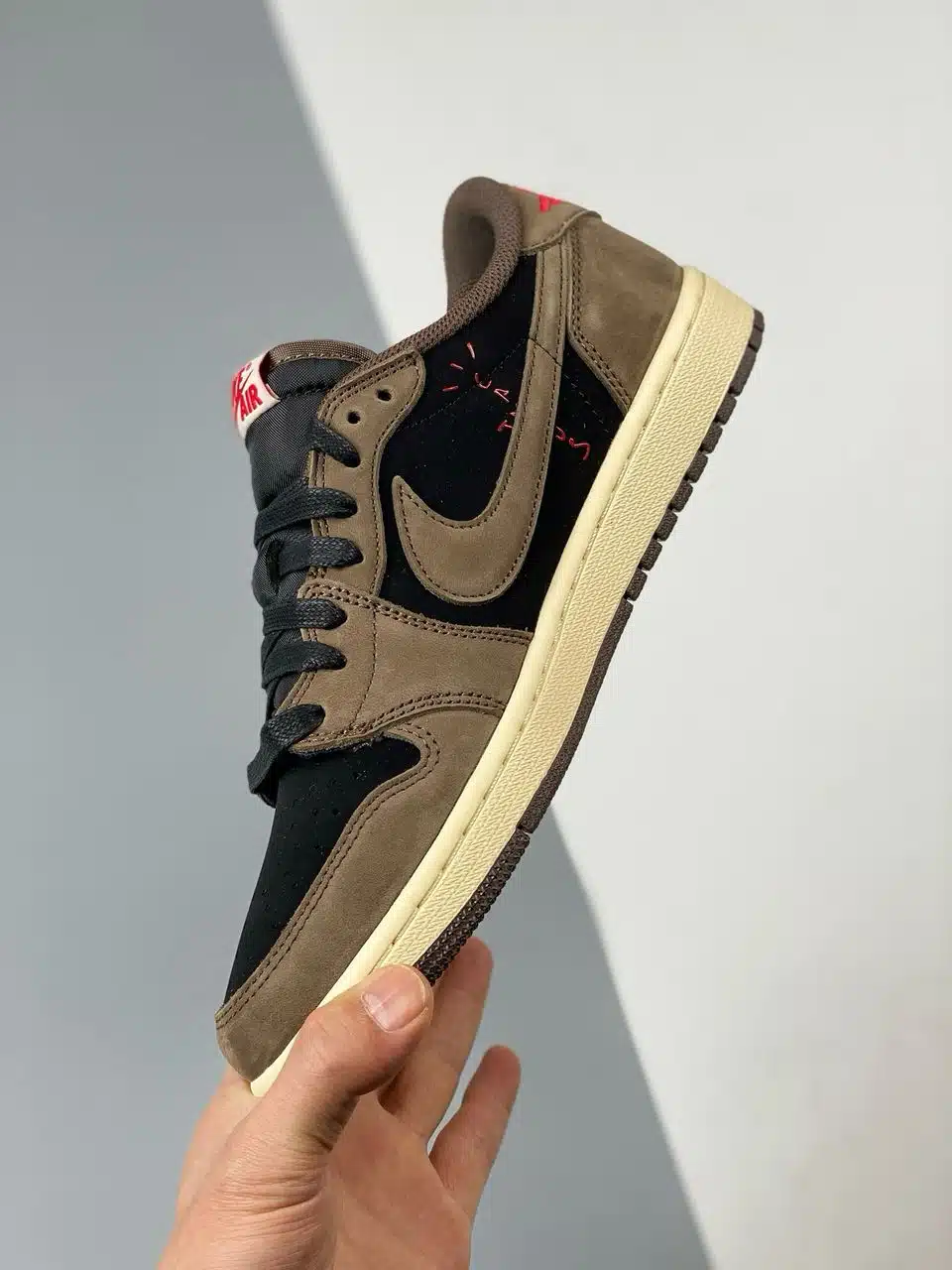 RÉPLICA TRAVIS SCOTT X AIR JORDAN 1 LOW 'MOCHA' - Imagen 5