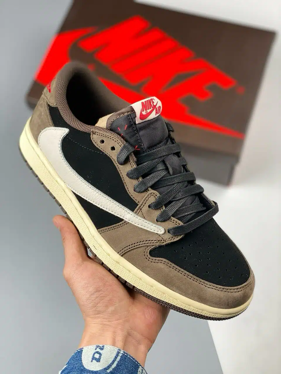 RÉPLICA TRAVIS SCOTT X AIR JORDAN 1 LOW 'MOCHA' - Imagen 9